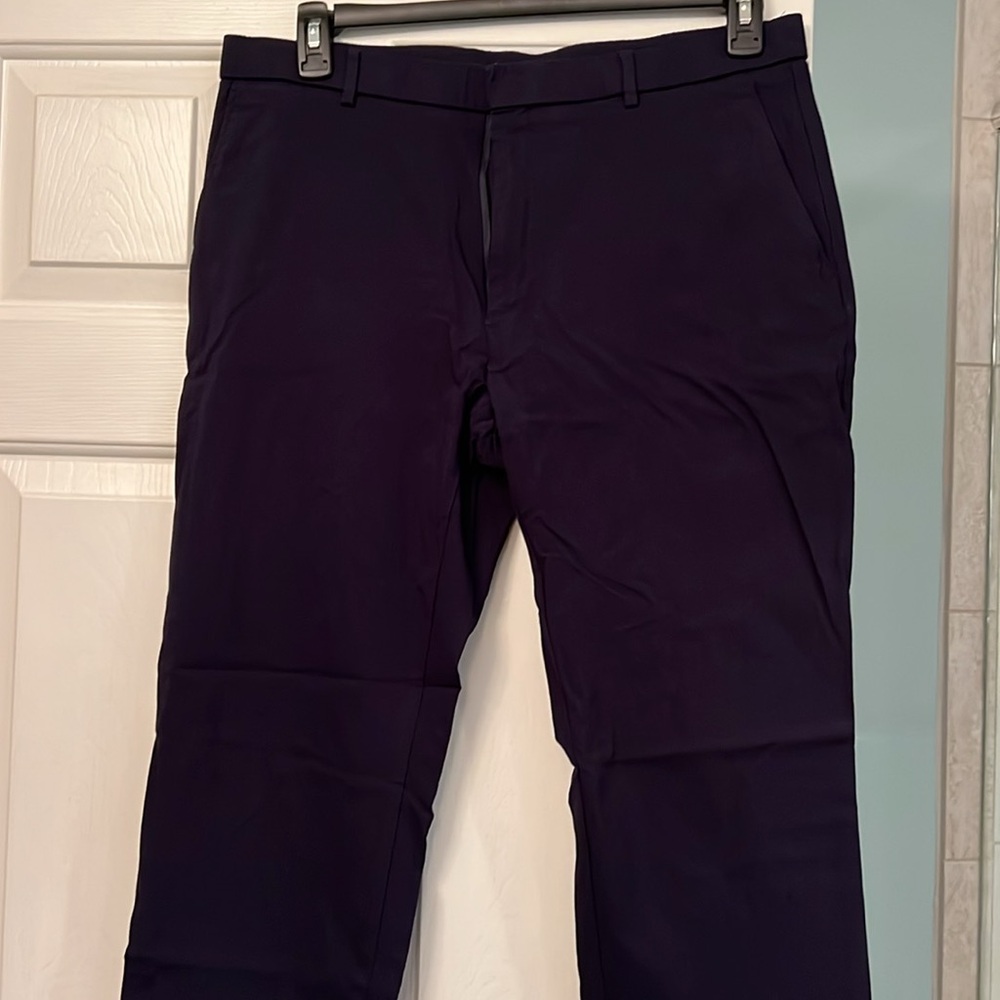 Tommy Hilfiger Mens Navy Slacks.Worn once.
Sz-36W X 32L.Great slacks